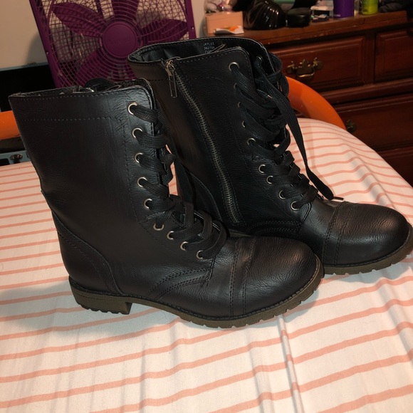 Rampage Shoes - Black Rampage boots!